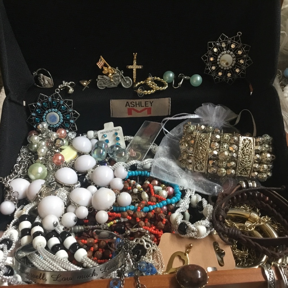 4.24 lb Costume Jewelry Bulk
Vintage, Modern, Designer, Unbranded 🌼 Resellers - Picture 5 of 15